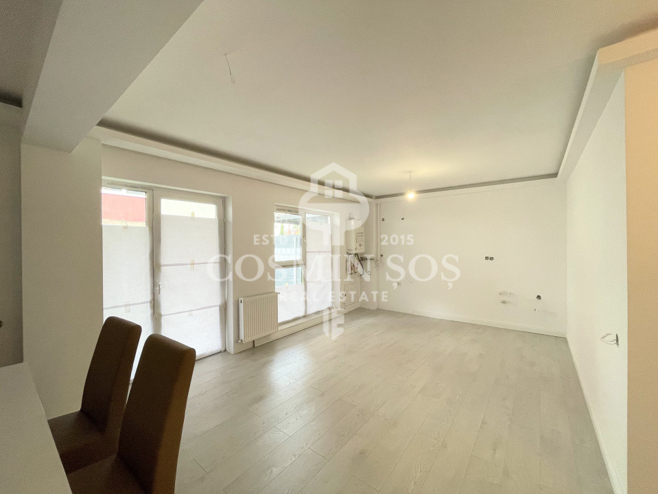 Apartament cu 3 camere de vanzare, cu gradina si parcare, Floresti