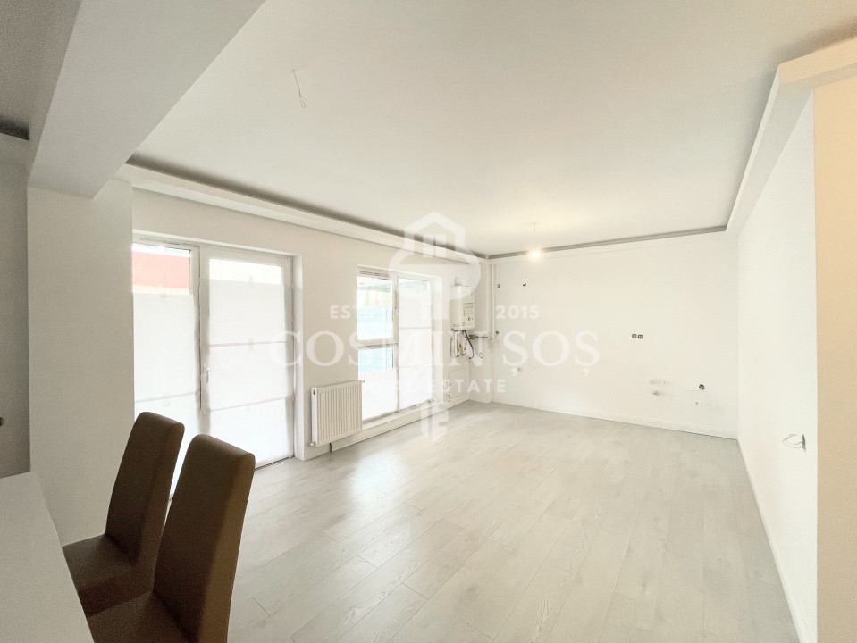 Apartament cu 3 camere de vanzare, cu gradina si parcare, Floresti