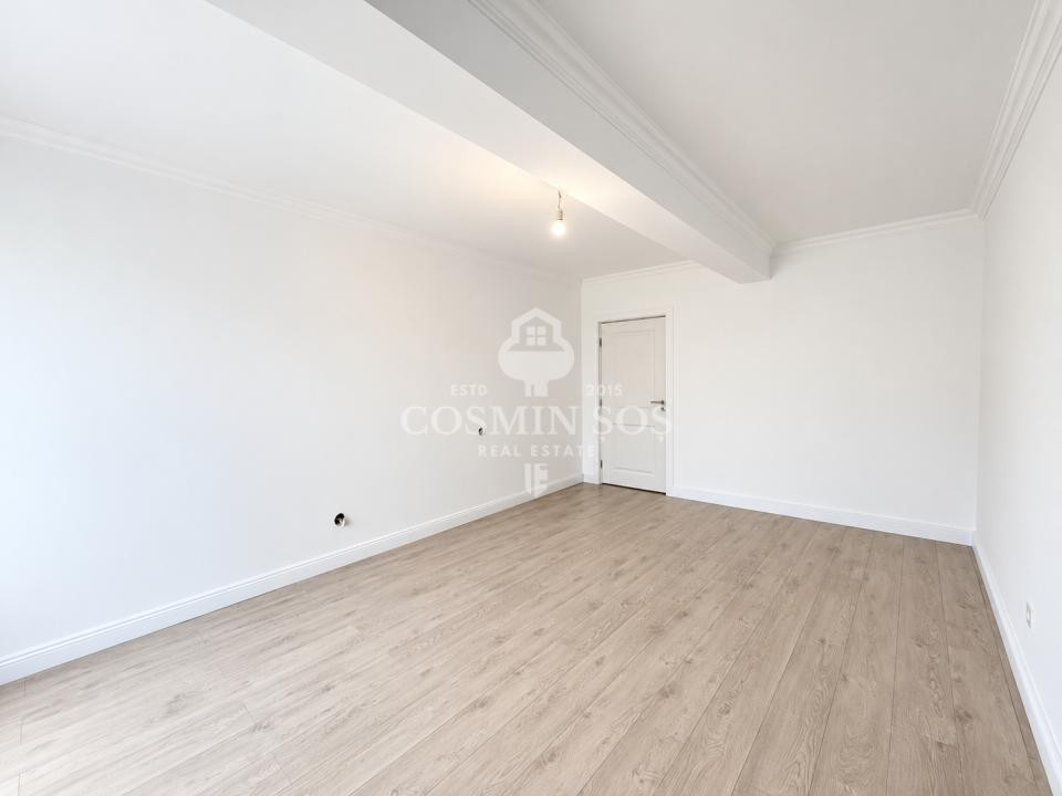 Apartament cu 3 camere, curte proprie si parcare, de vanzare in Floresti
