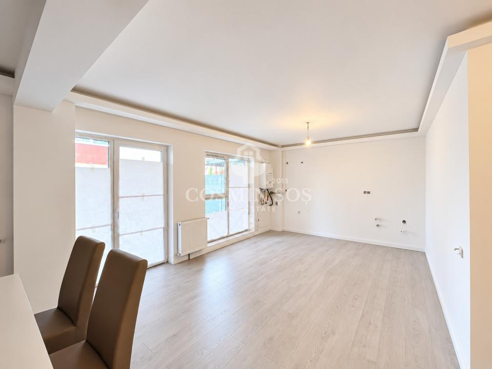 Apartament cu 3 camere, curte proprie si parcare, de vanzare in Floresti